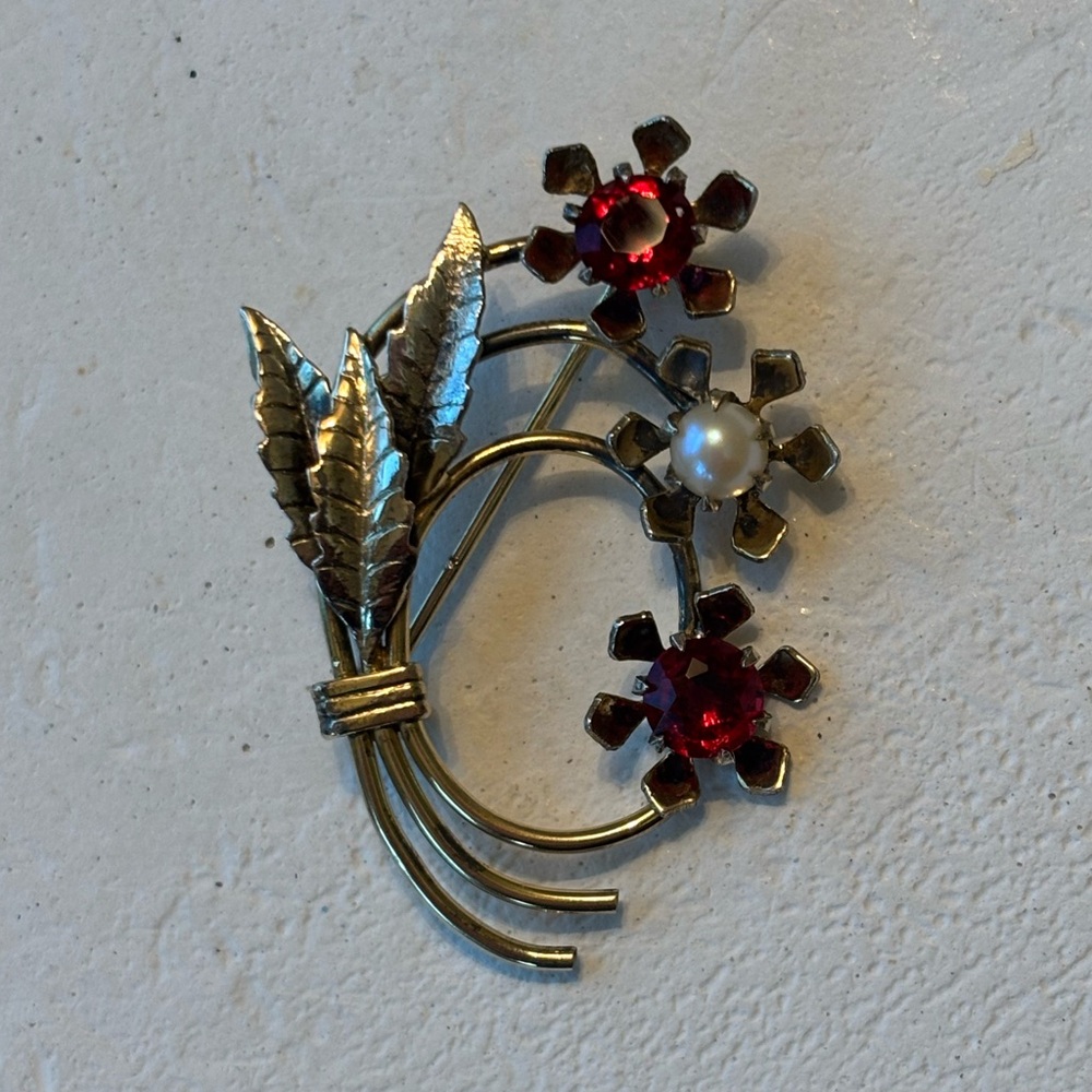Vintage Ruby Red Rhinestone & Pearl floral leaf Brooch